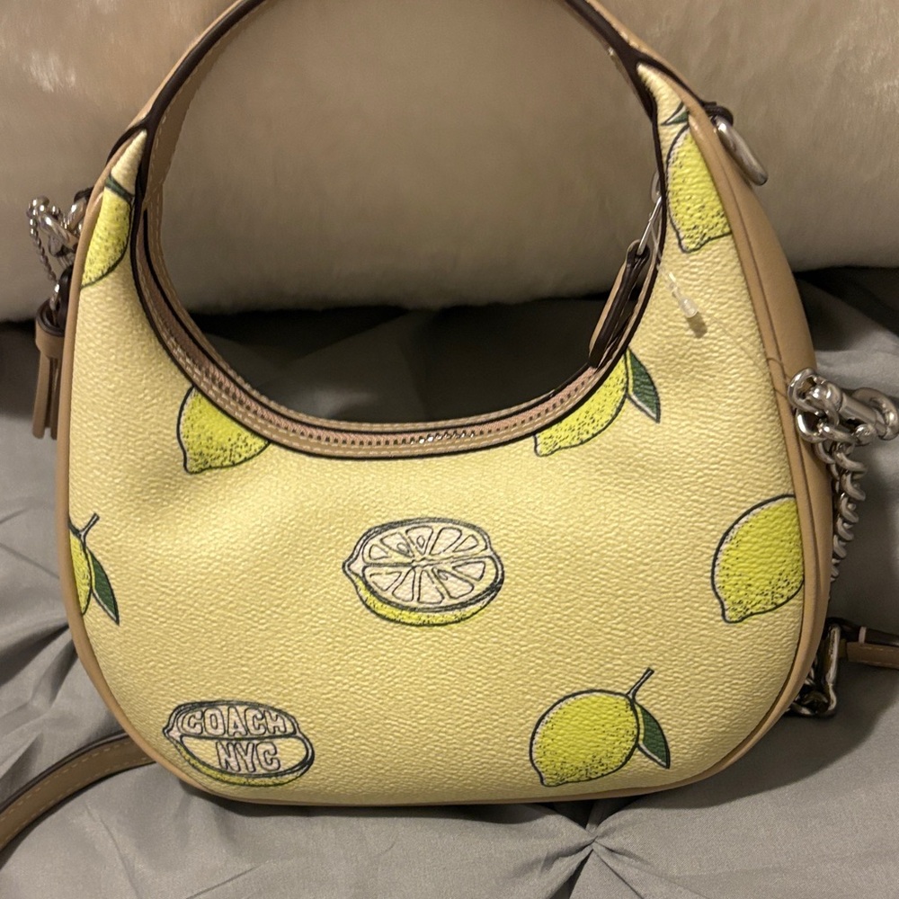 Nwt Coach Lemon 🍋 Print Handle/Crossbody w/Silver & Card Holder. PRICE IS FIRM ! - Picture 7 of 11